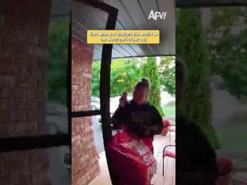 Just when you thought this would be the worst part of her day 1 Just when you thought this would be the worst part of her day