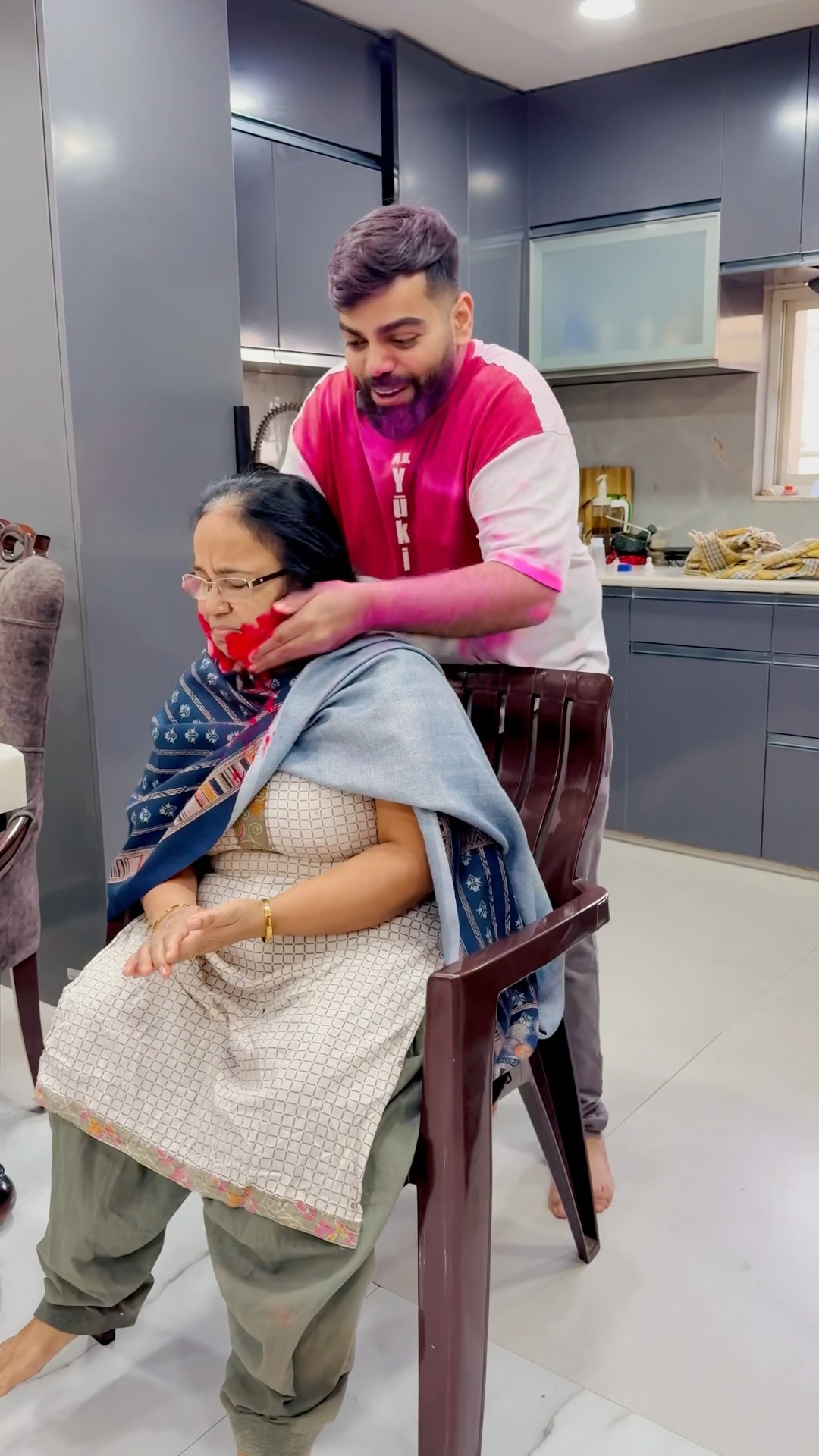 Gaurav k saath ye kya horaha holi mai wait for end #shorts #gauravaroravlogs #youtubeshorts