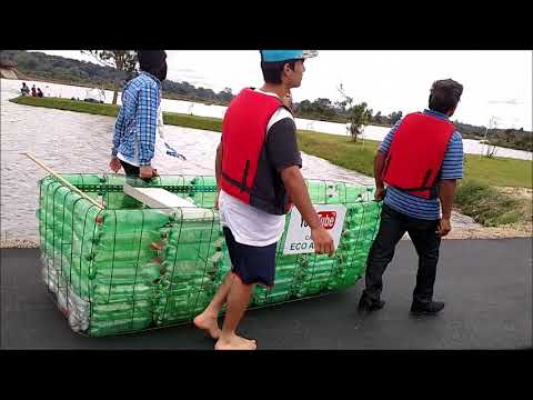 Vídeo: Como Fazer Uma Jangada Com Garrafas De Plástico