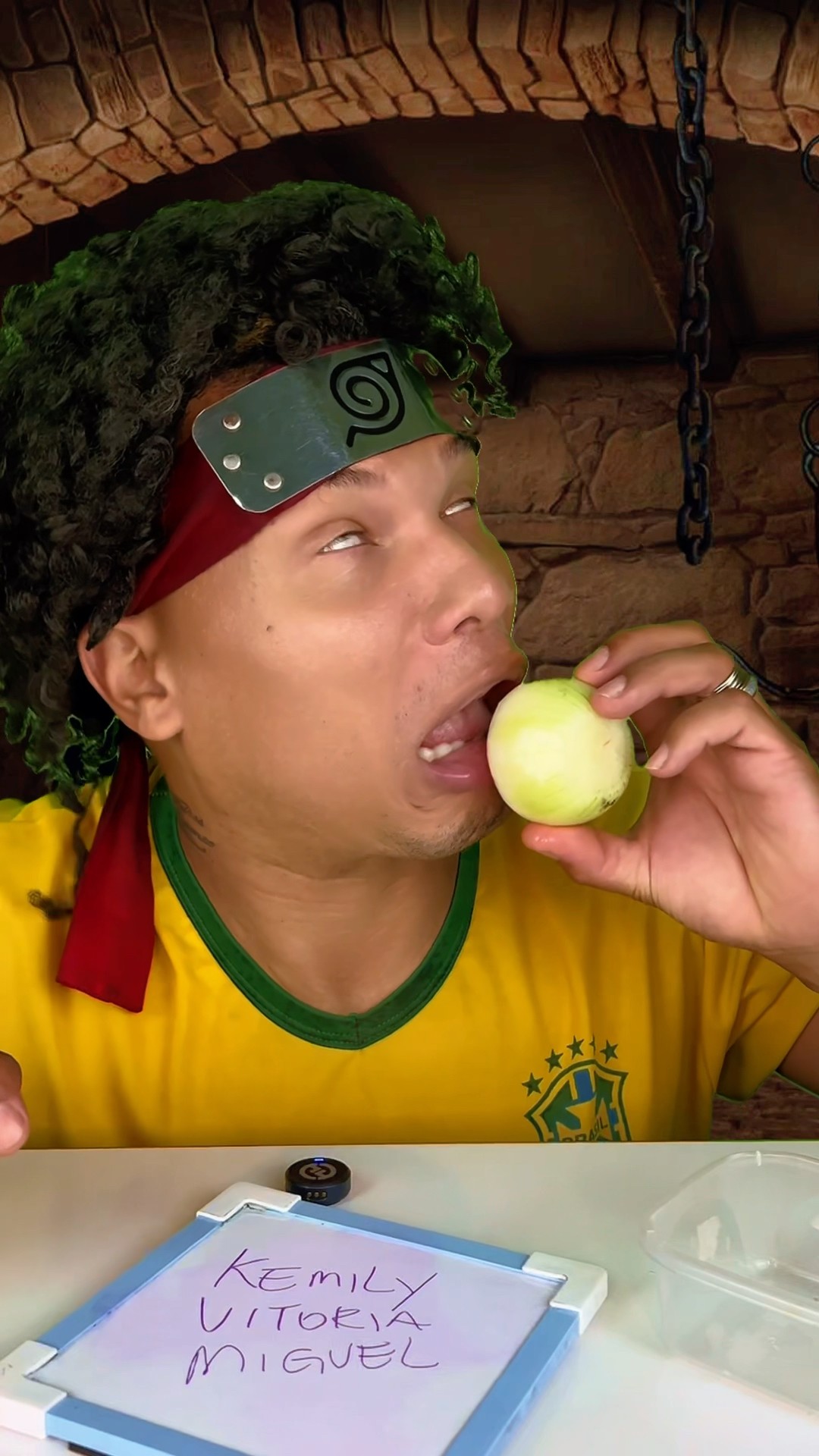 TIVE QUE BEIJAR UMA CEBOLA #shorts