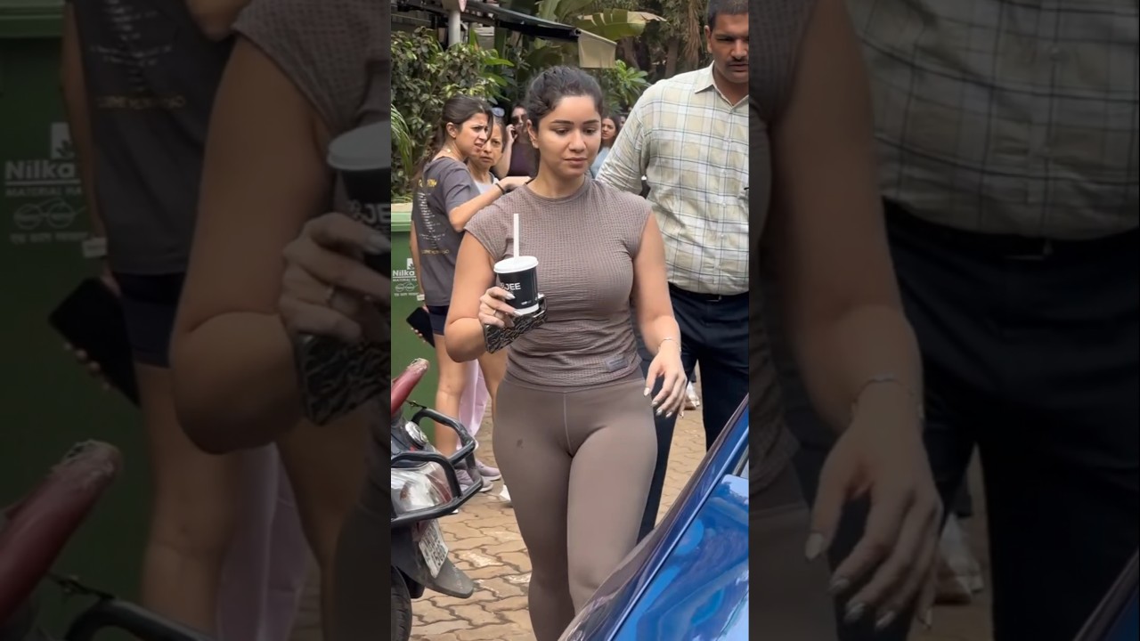 Oh My God... Sachin Tendulkar beti Sara Tendulkar ne subah subah temperature badaa diya 🔥😎 