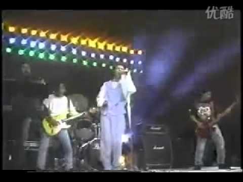 Смотреть «Kim Min Jong - Under the Sky 1993 Live (김민종 - 하늘아래서)» на YouTube