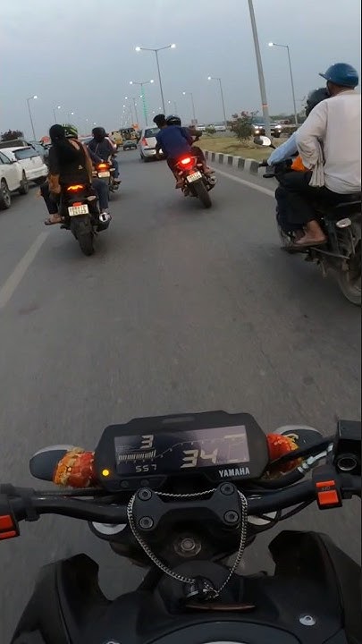 Race Lag Gyi MT 15 Vs MT 15 Street Race riders bike race-lag-gyi-mt-15-vs-mt-15-street-race-riders-bike