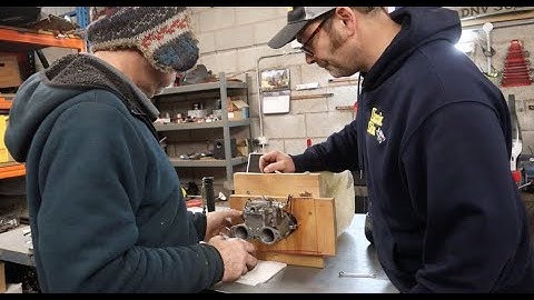 Flow Testing & Float Levelling Vintage WEBER DCO3 Sandcast Carburettors