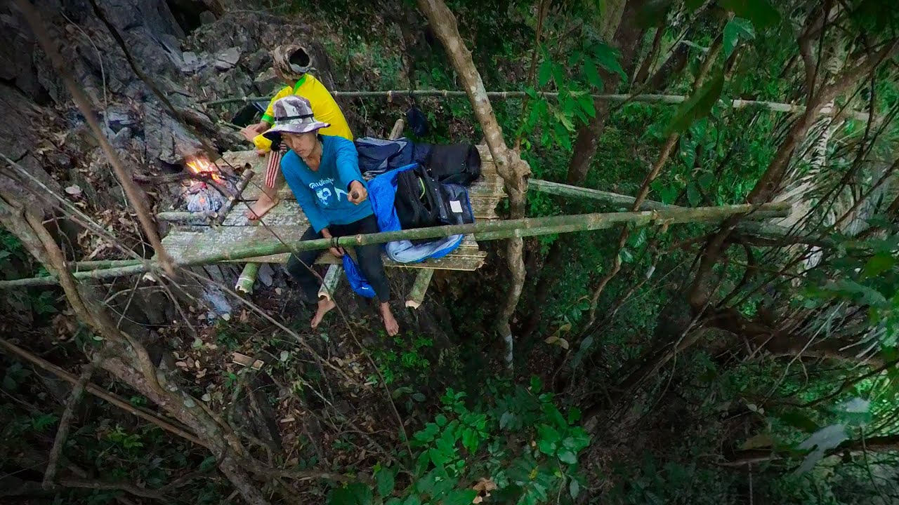 นอนห้างบนผาสูงมาก กลางป่าผสม กินข้าวเหนียวไก่ย่างอร่อยมาก [วรวิช]