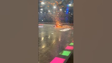Before you can turn around, you get a crushing blow #robotics #battle #robots #shorts #championship