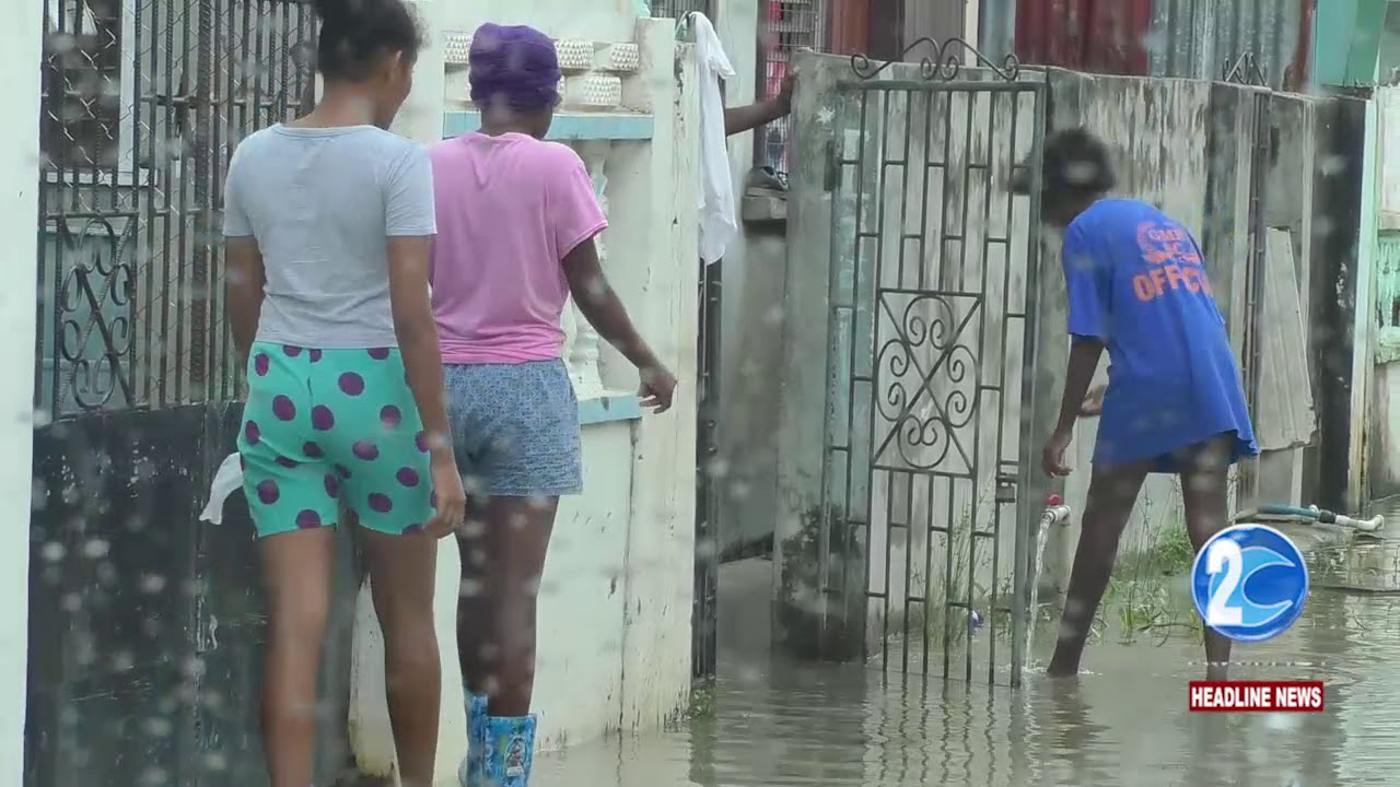 Residents complain of flooding and robbery due to heavy rainfalls - YouTube
