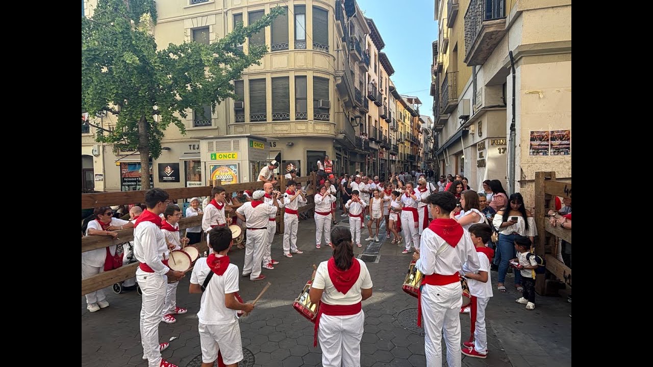 Gaiteros de Estella. Fiestas de Estella, 2025-Kalejira con txikis
