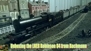 Unboxing the LNER Robinson O4 from Bachmann