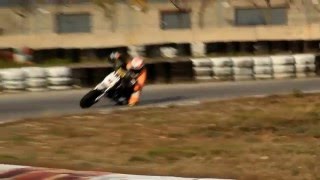 6-La Rider Pit Dirt Bike Slow Motion Tuto Pose Le Genoux En Supermotard Sm