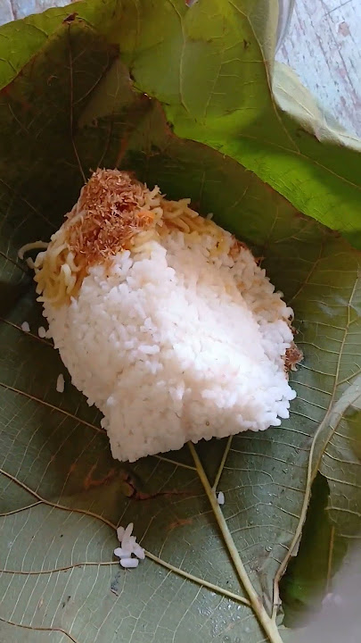 sarapan nasi uduk bungkus daun jati bolo #nasiuduk #sarapan #madyang  #makanpagi
