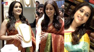 Actress Rashmi Gautam Grand Opening Siri Shopping Mall Silks & Jewels at Kothapet | TV5 Tollywood