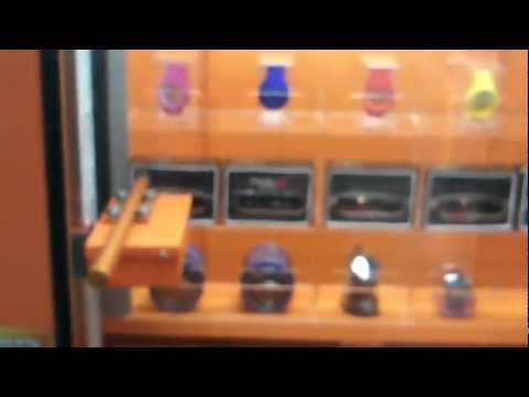 Игровые автоматы где нужно сбивать предметы стоит 50 рублей