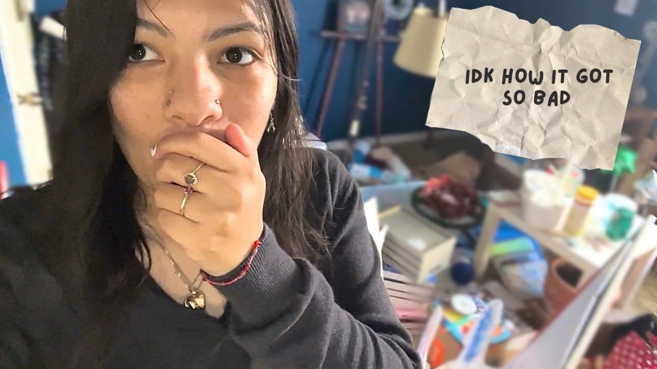 Cleaning my art room + room tour - YouTube