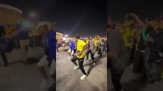 فرقة #دبكة_لبنانية تدخل تحدٍ راقص مع مجموعة شباب قادمين من #البرازيل لمشاهدة #المونديال...