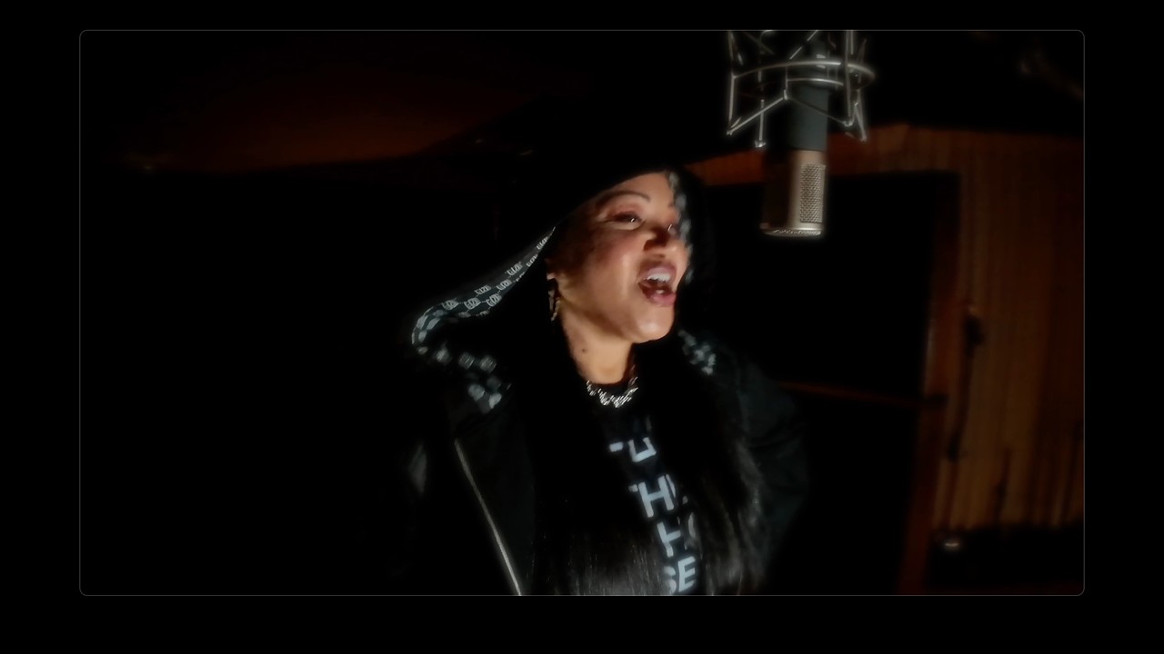 Cheryl "Salt" James - Diamonds In The Light (Official Lyric Video)