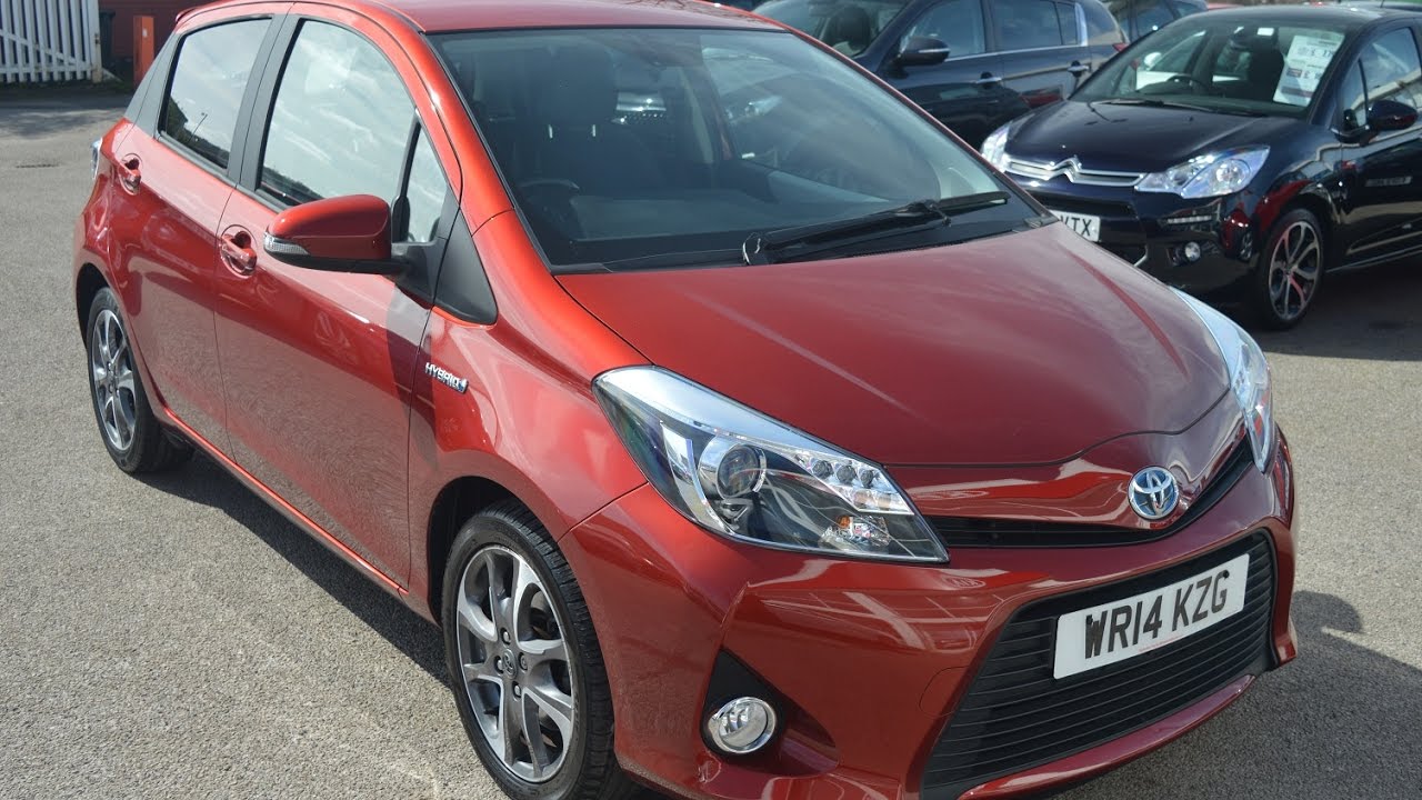 Wessex Garages Used Toyota Yaris Hybrid Trend On Feeder Road In