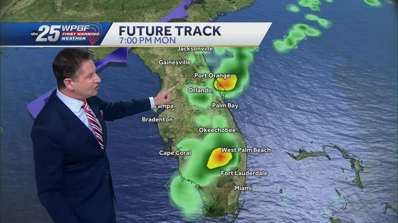 Tracking showers and a few storms across South Florida - YouTube