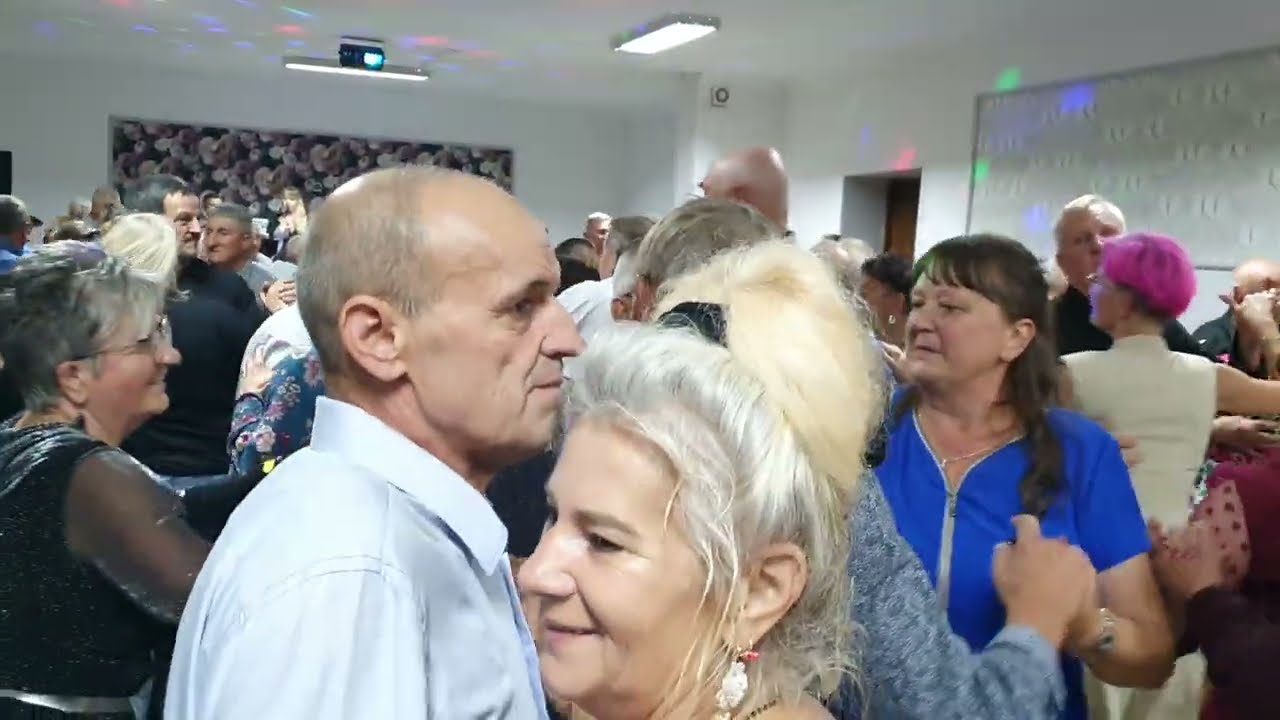 04 10 2025 CO JA ZROBIŁEM ŻE SIĘ OŻENIŁEM wspaniała atmosfera zabawy w OSP Wola Solecka