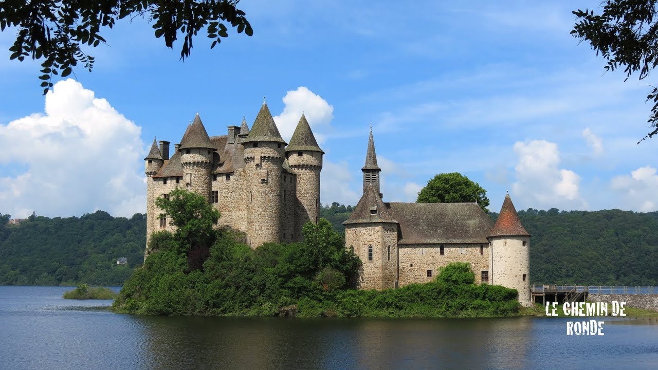 Le Château de Val - Une Fière Forteresse