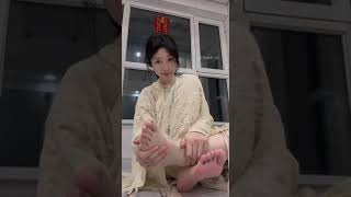 2024 08 12 Chinese Girl shows her feet and soles on Livestream