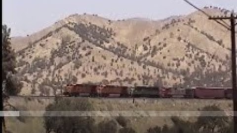 Tehachepi, Caliente #2 2009 26 2 BNSF On The Loop Haul Empty Trailer Train Around The Curve
