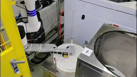 DOBOT CR5 Equiped with AGV Feeding Materials at Leading Chip-Making Company in China