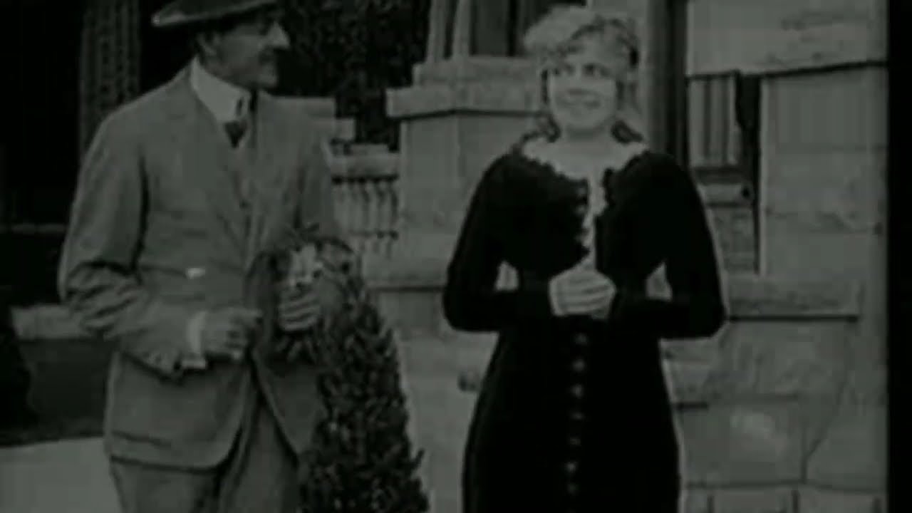 Charlie Chaplin's first film Appearance 'Making a living(1914)'.