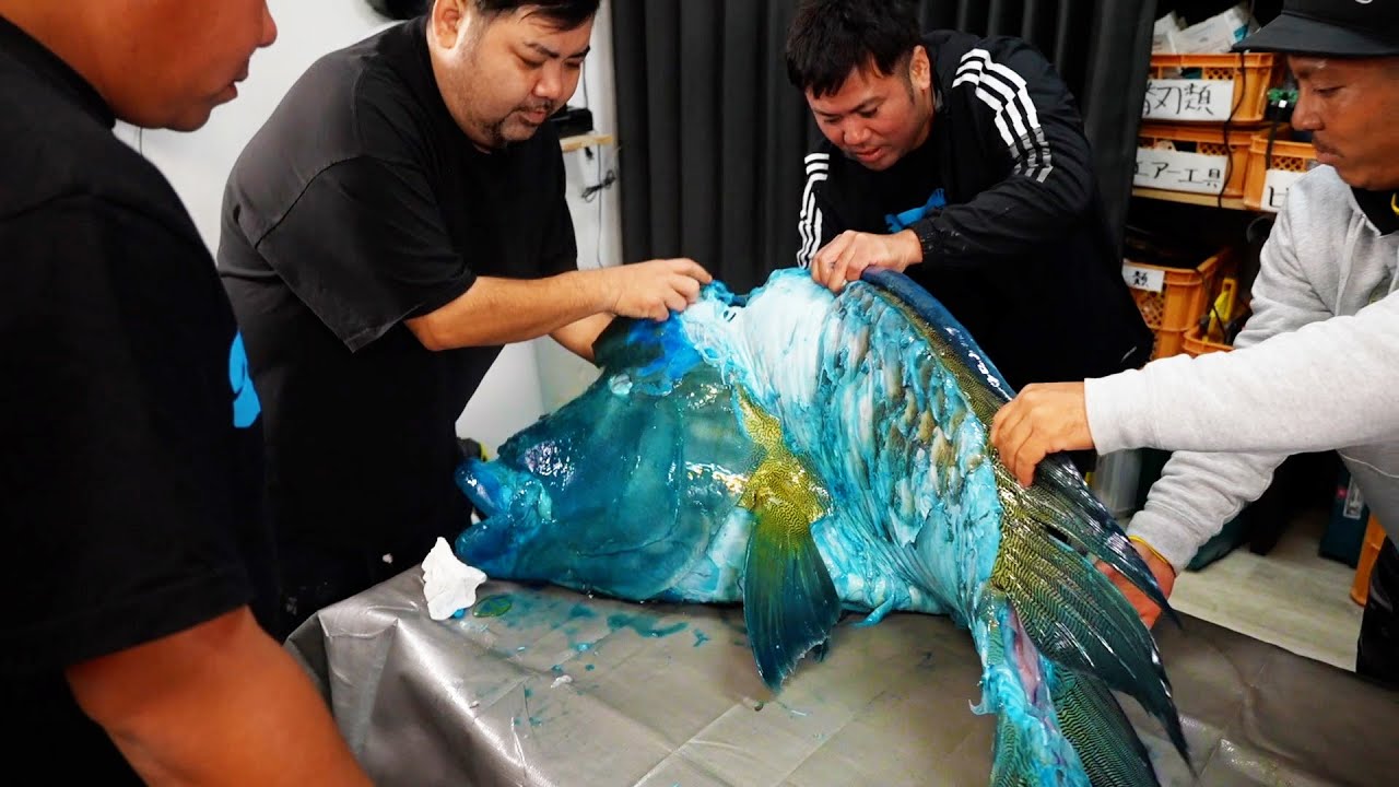 大変だが笑いすぎる巨大魚解体現場【ハイサイ探偵団】 - YouTube