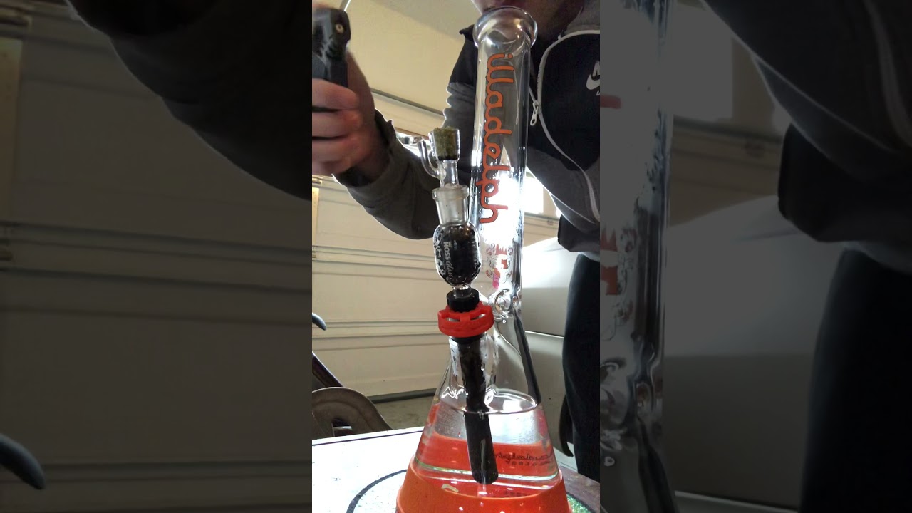 17 inch 7mm Short Illadelph Orange Gallery Label Beaker with Black & Orange Illadelph downstem