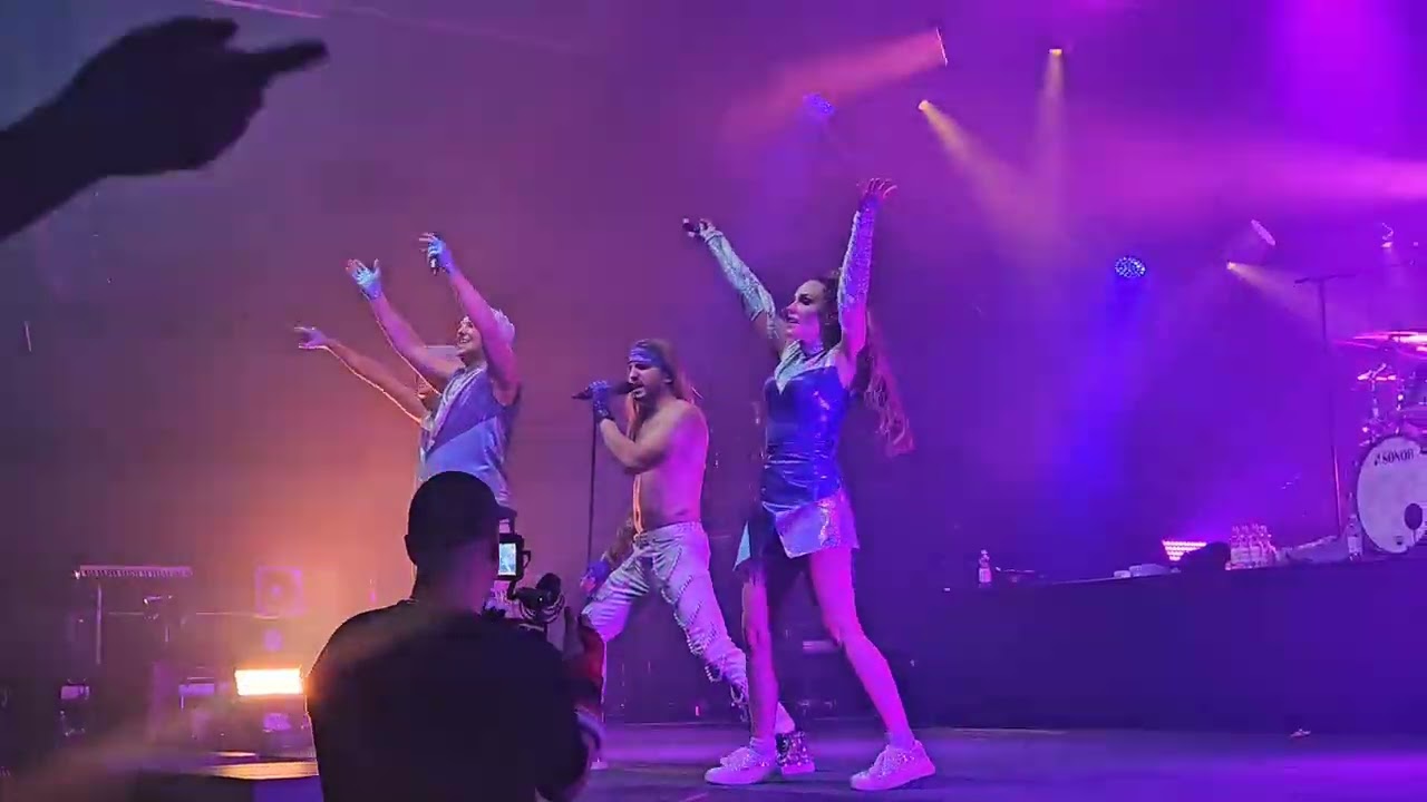 Portion Boys - Samaa taivasta katsotaan / PikkujouluCircus 18.11.2023 (live)