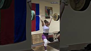 Girls Weightlifting Atude