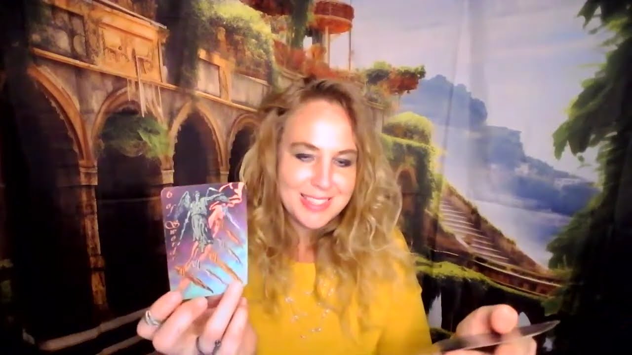 Тема дня 10/17: Эта королева — «провидица»! Она УЖЕ знает, кто в комнате к ней тянется. И он…