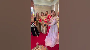 مغربيات جميلات نشطات في عرس مغربي اعراس مغربية دامت لكم الأفراح و المسرات 