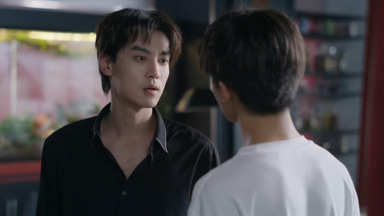 Нижний остался ночевать в доме другого мужчины, а верхний разозлился и выгнал его!