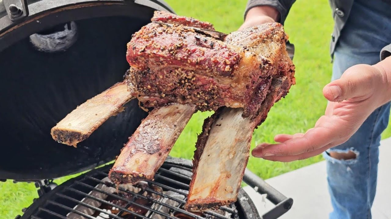 I have never seen ribs so fat. This is how i grilled it - YouTube