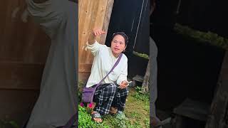 Although She Was Poor The Old Woman Still Gave Lucky Money To The Little Beggar Girl kindness