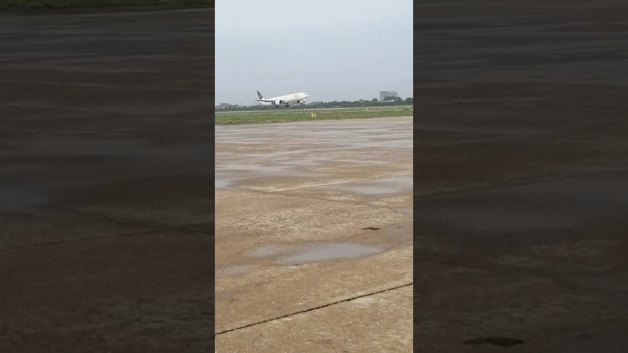 PIA Giant landing || Boeing 777-300 landing smoothly || Big aircraft 