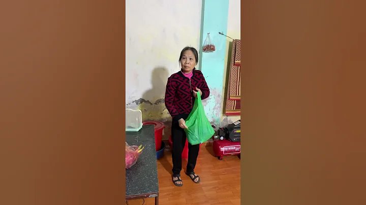 Bắc thang lên trèo lên mái nhà bất ổn #shorts