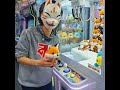 日比谷幸助（サラリーマン小説家）がゲームセンターでクレーンゲームに挑戦してみた（AI動画）