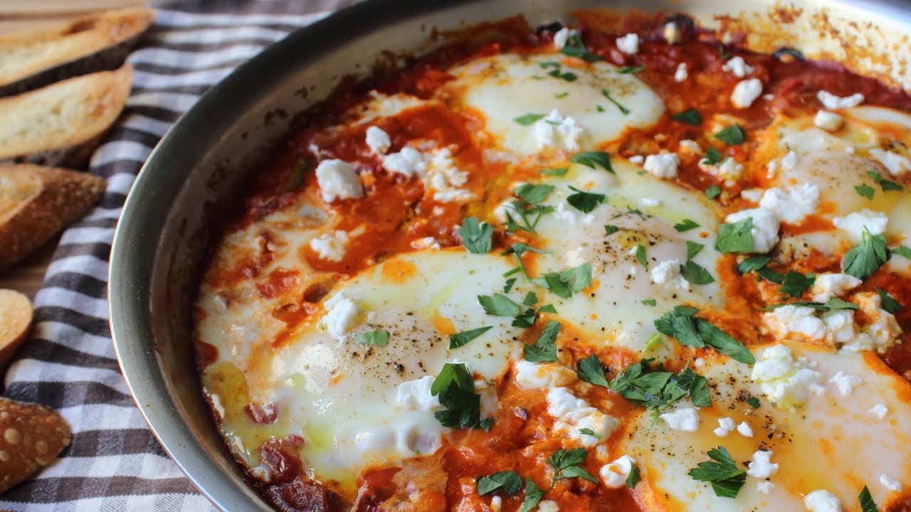 Shakshuka – Eggs Poached in Spicy Tomato Pepper Sauce