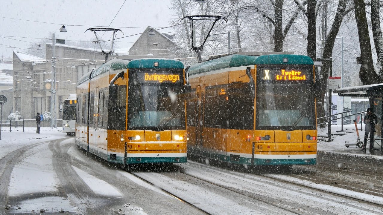 Spårvagnar i Norrköping under Snöyra / Trams in Heavy Snowfall