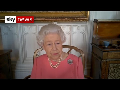 'It didn't hurt at all': Queen urges people to get COVID-19 vaccine.