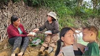 Today is Ly Thi My's lucky day, a friend gave her a delicious piece of meat to eat.