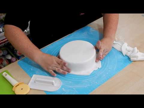 Videó: Hogyan Díszítsünk Egy Tortát Pillecukor Maszttal