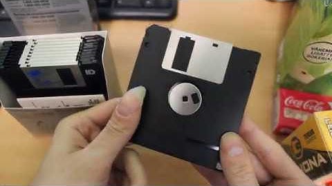 USB Floppy Drive, 3.5" Diskettes and the year 2020 - Part 1/3 (1080p)