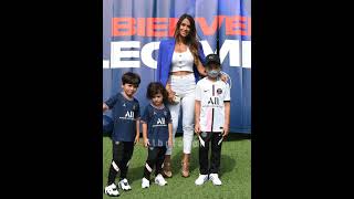 Lionel Messi And Antonella Roccuzzo With Family