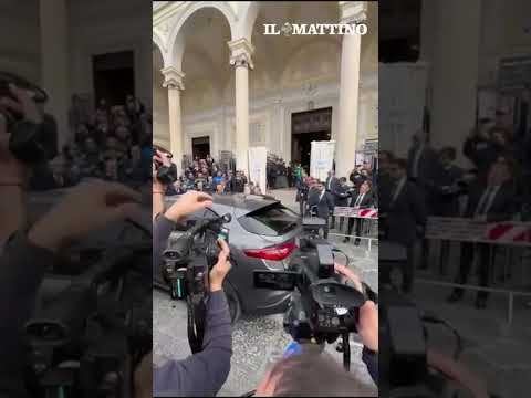 Video Domenico Caliendo, l'arrivo di Giorgia Meloni ai funerali nel Duomo di Nola