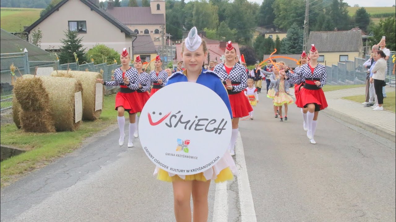 Gigantyczny korowód dożynkowy przeszedł przez Owsiszcze