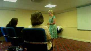 Vanessa Ugatti - Watch Out World -  Public Speaking Tips - Pausing in Speechmaking